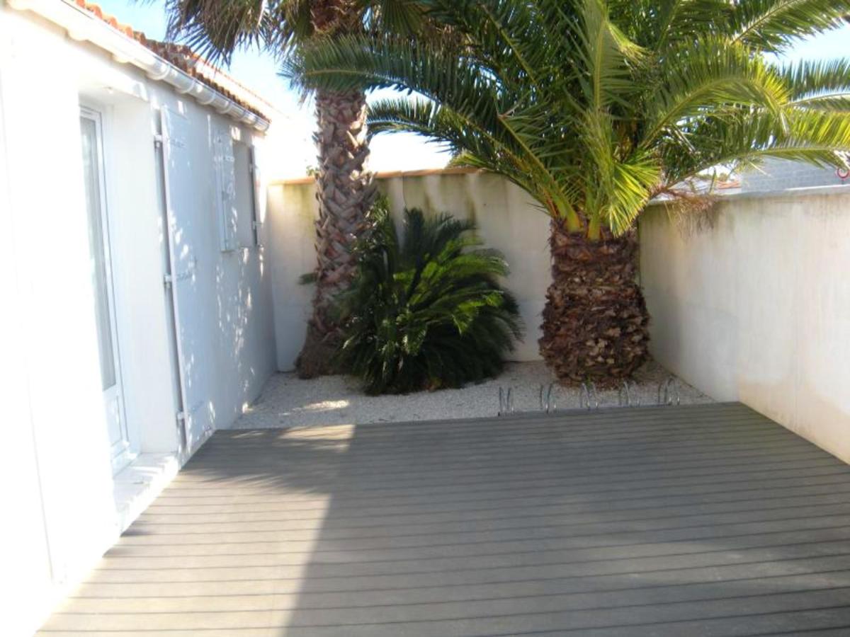 Petite maison charmante à La Couarde-sur-Mer avec jardin clôturé - B&B