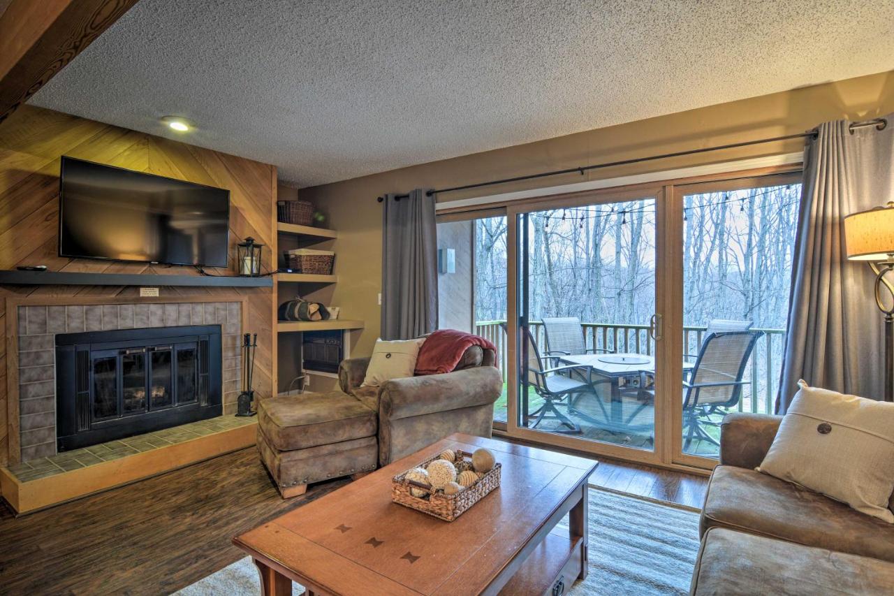 B&B Bellaire - Cozy Bellaire Condo with Balcony - 3 Mi to Skiing! - Bed and Breakfast Bellaire