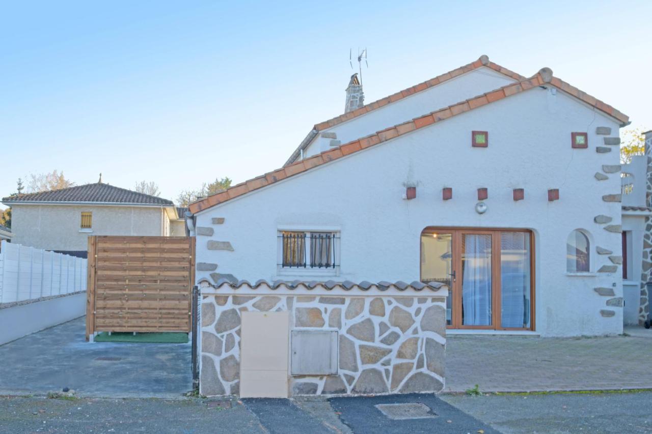 Appart T2 avec terrasse, parking et wifi - B&B Angoulême