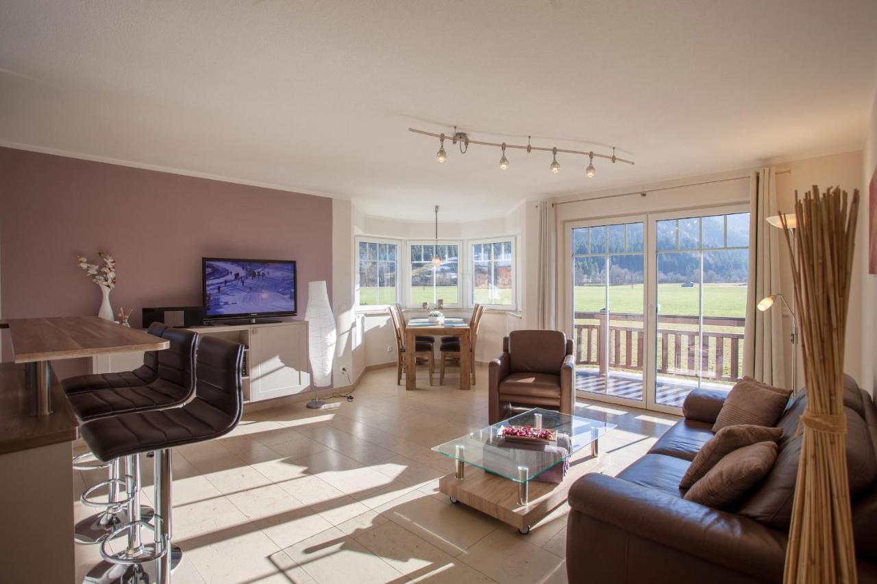 Apartment with Mountain View