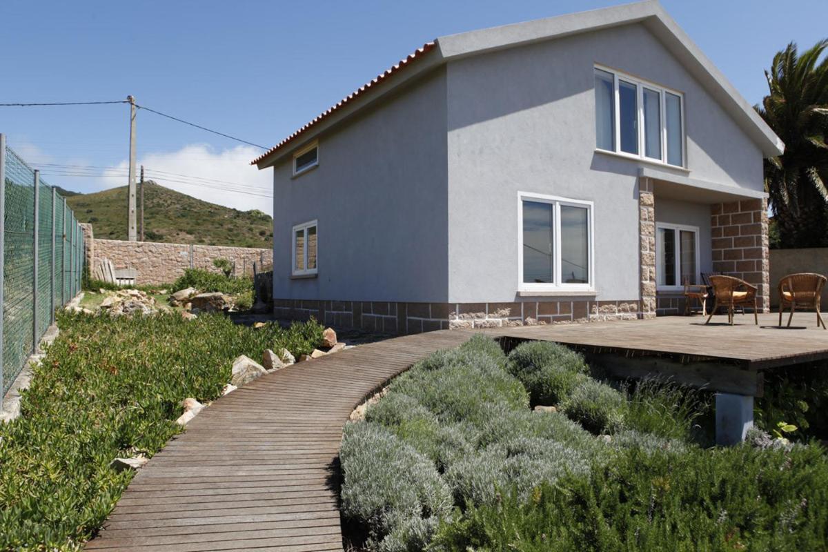 Mira Guincho house with sea view and garden, Cascais - B&B