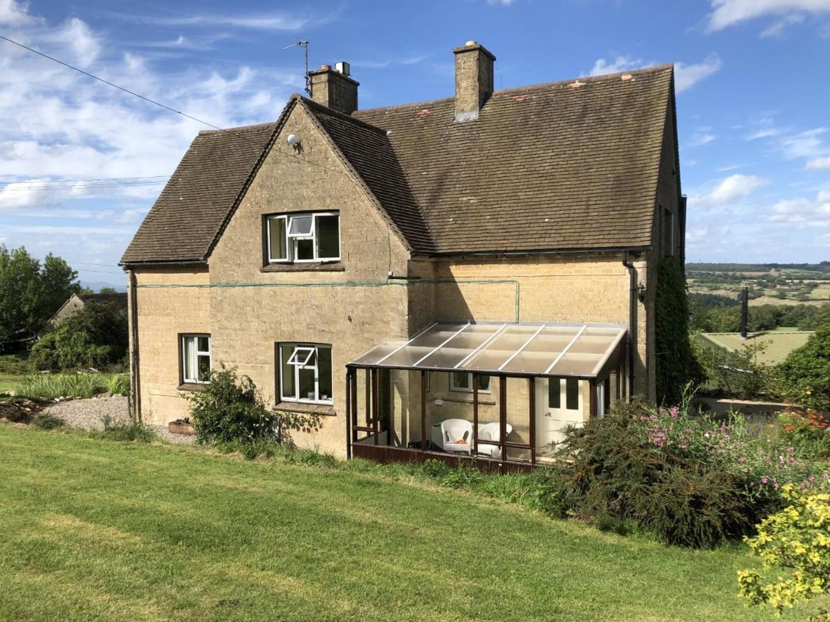 B&B Andoversford - Beautiful 3 bedroomed Cotswolds Farmhouse - Bed and Breakfast Andoversford