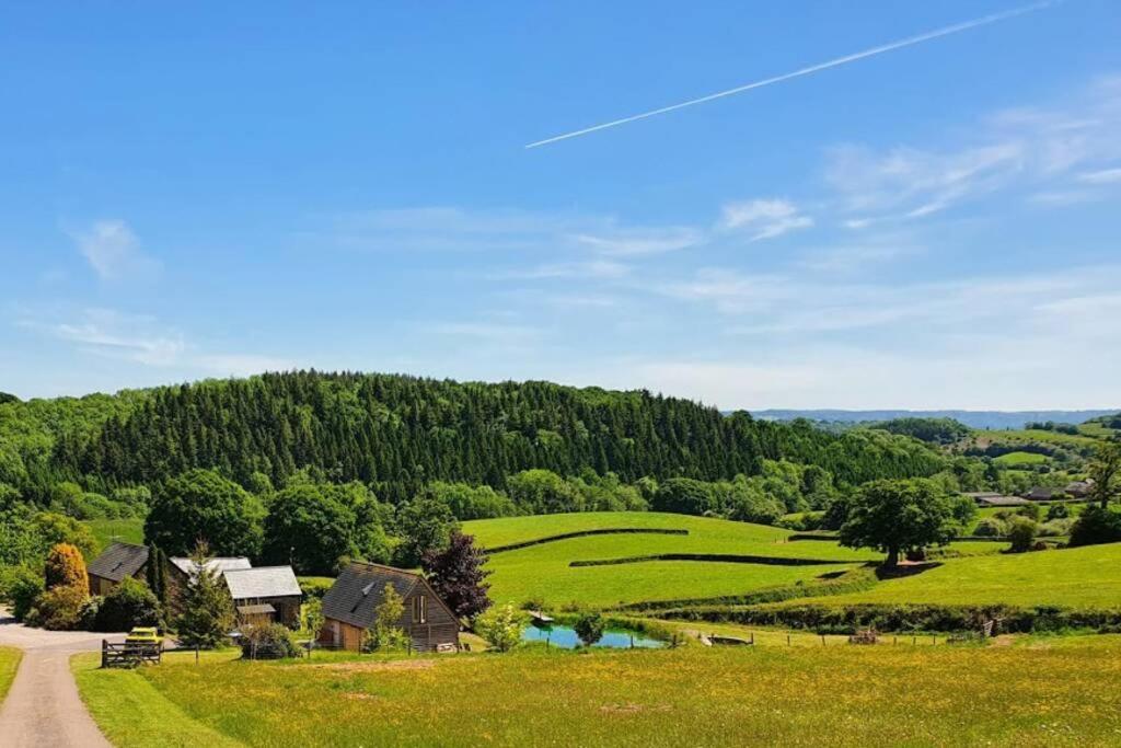 B&B Llanfaenor - Cae Hedd Holiday Cottages in the heart of Monmouthshire - Bed and Breakfast Llanfaenor