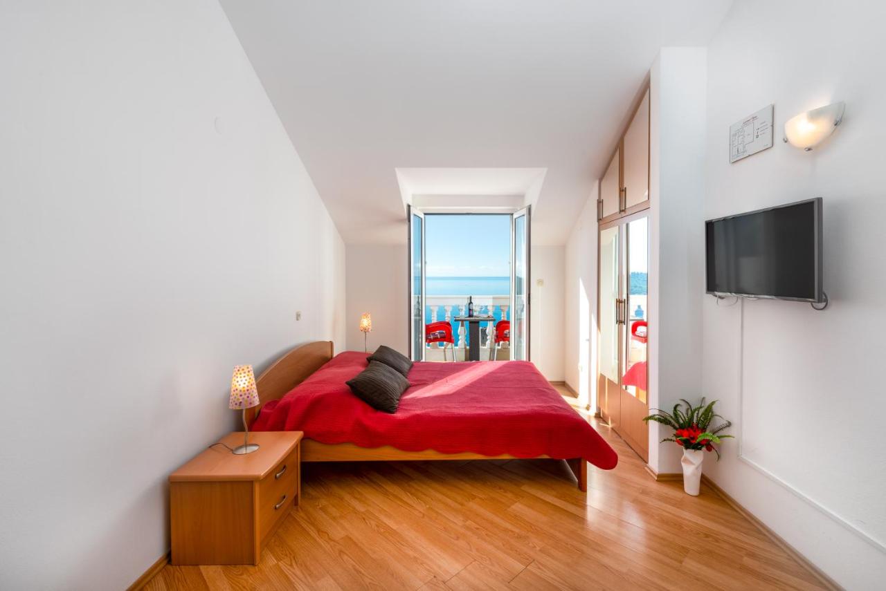 Studio with Balcony