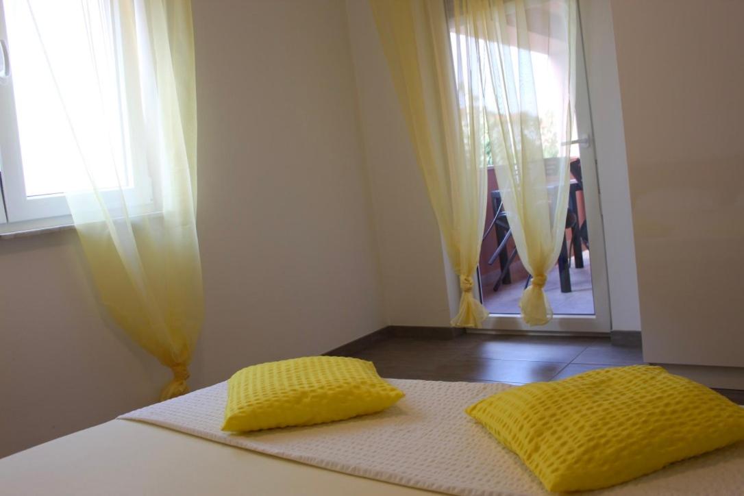 Apartamento con balcón