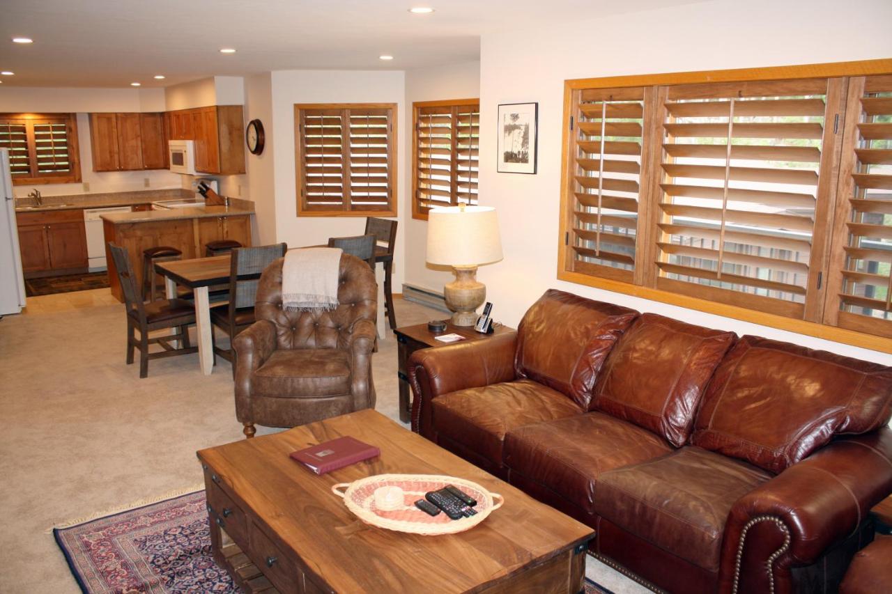 Woods Manor #302-A - Close to Main Street - Access to Indoor Hot Tub and Shuttle - B&B
