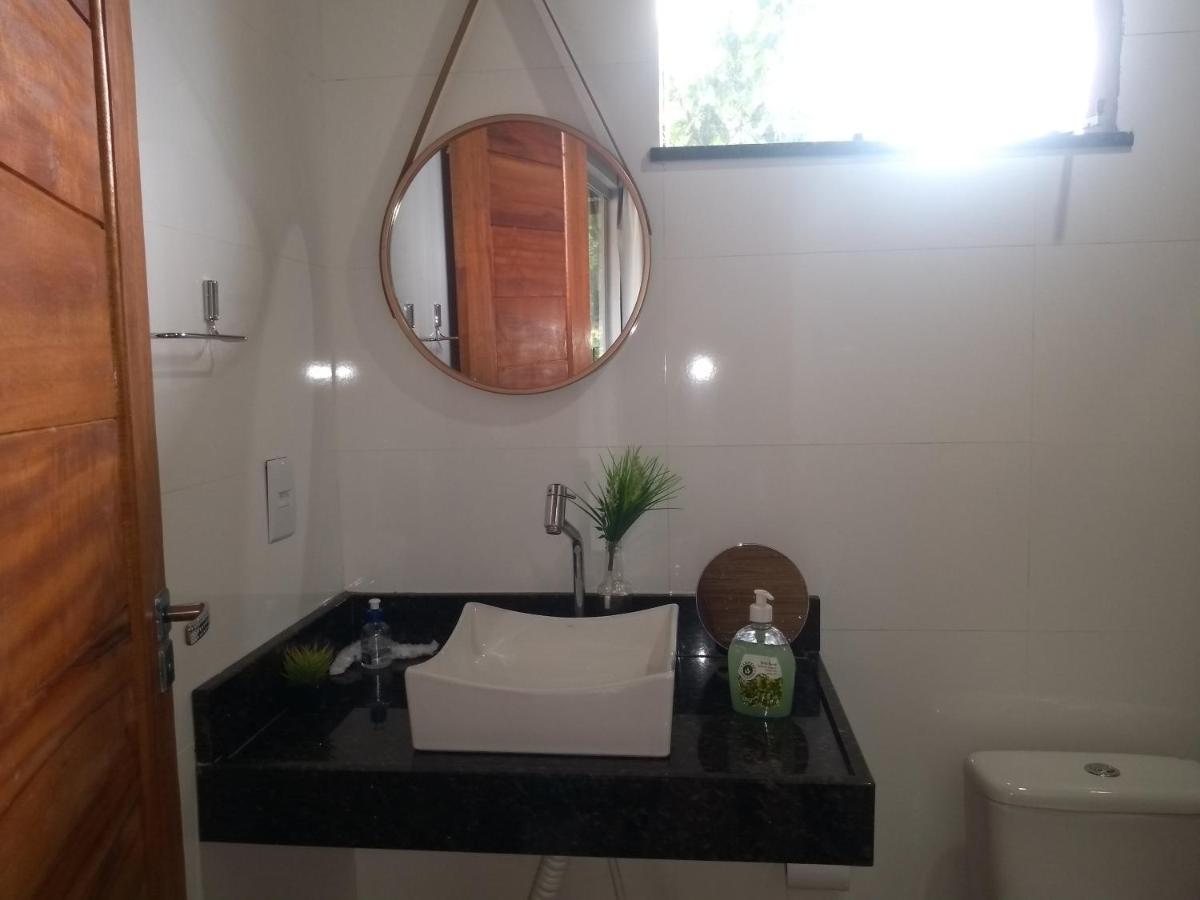 Habitación con cama extragrande y vistas al jardín 
