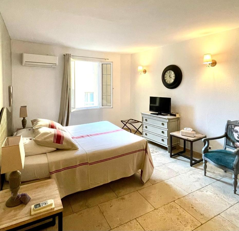 B&B L'Isle-sur-la-Sorgue - Un Coin De Luberon - Bed and Breakfast L'Isle-sur-la-Sorgue