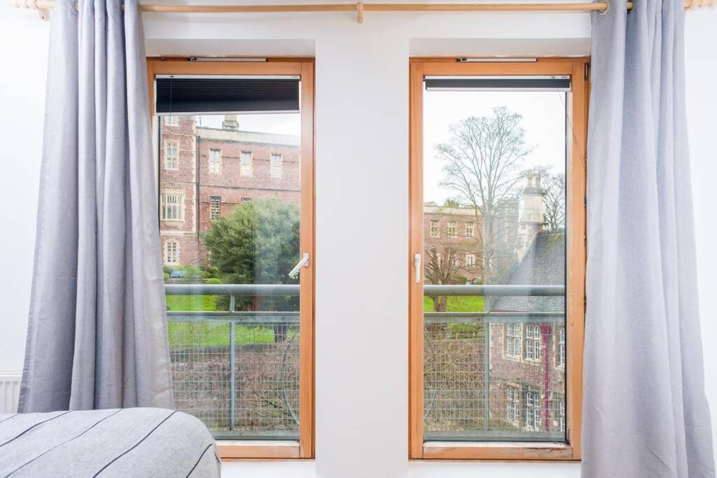 Clifton Jewel - 4 bed townhouse with parking. MyCityHaven - Chambres d'hôtes Bristol