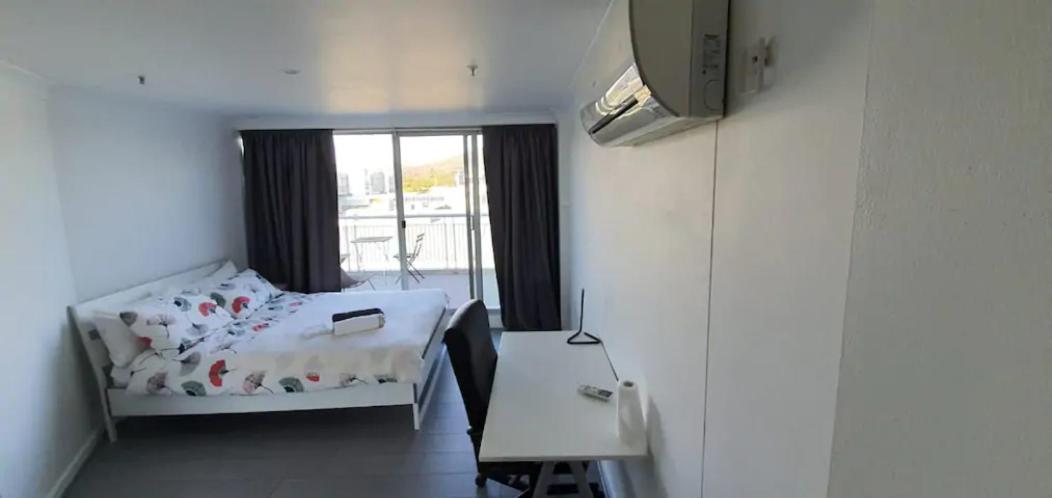 B&B Canberra - Cozy Room in 2-Room Central Apartment-2 - Bed and Breakfast Canberra