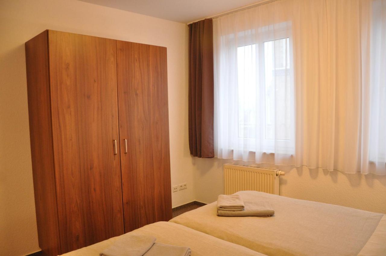 One-Bedroom Apartment - Chris