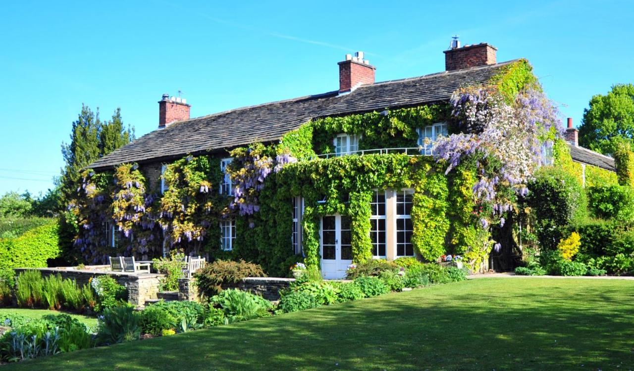 B&B Macclesfield - Hilltop Country House - Bed and Breakfast Macclesfield