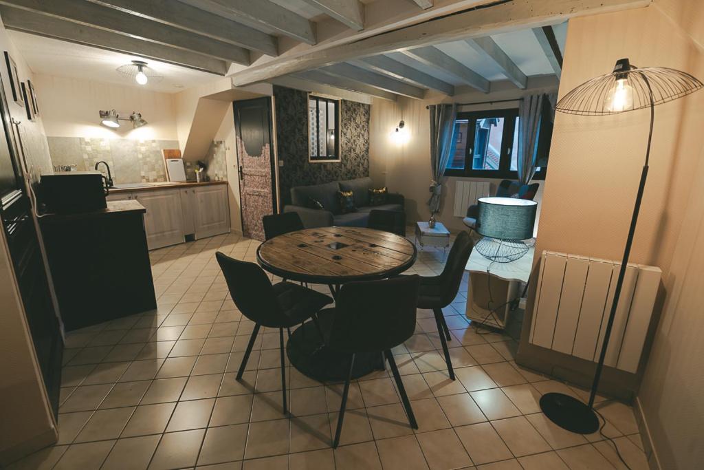 B&B Troyes - APPART Centre HISTORIQUE CHEZ RENÉ wifi - Bed and Breakfast Troyes