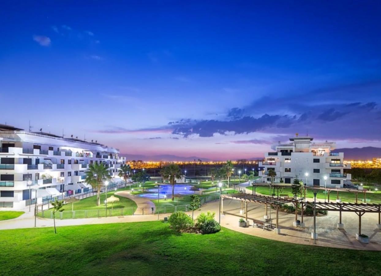 Comfortable Apartment in Almería with Shared Pool - 72 m² - Chambres d’hôtes