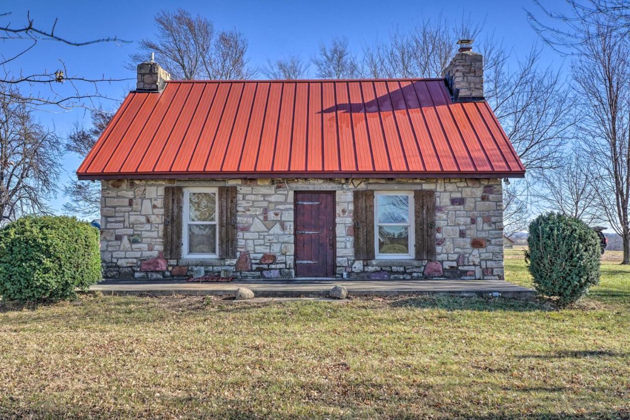 B&B Kearney - Historic Farmhouse on 7 Acres with Stellar View! - Bed and Breakfast Kearney