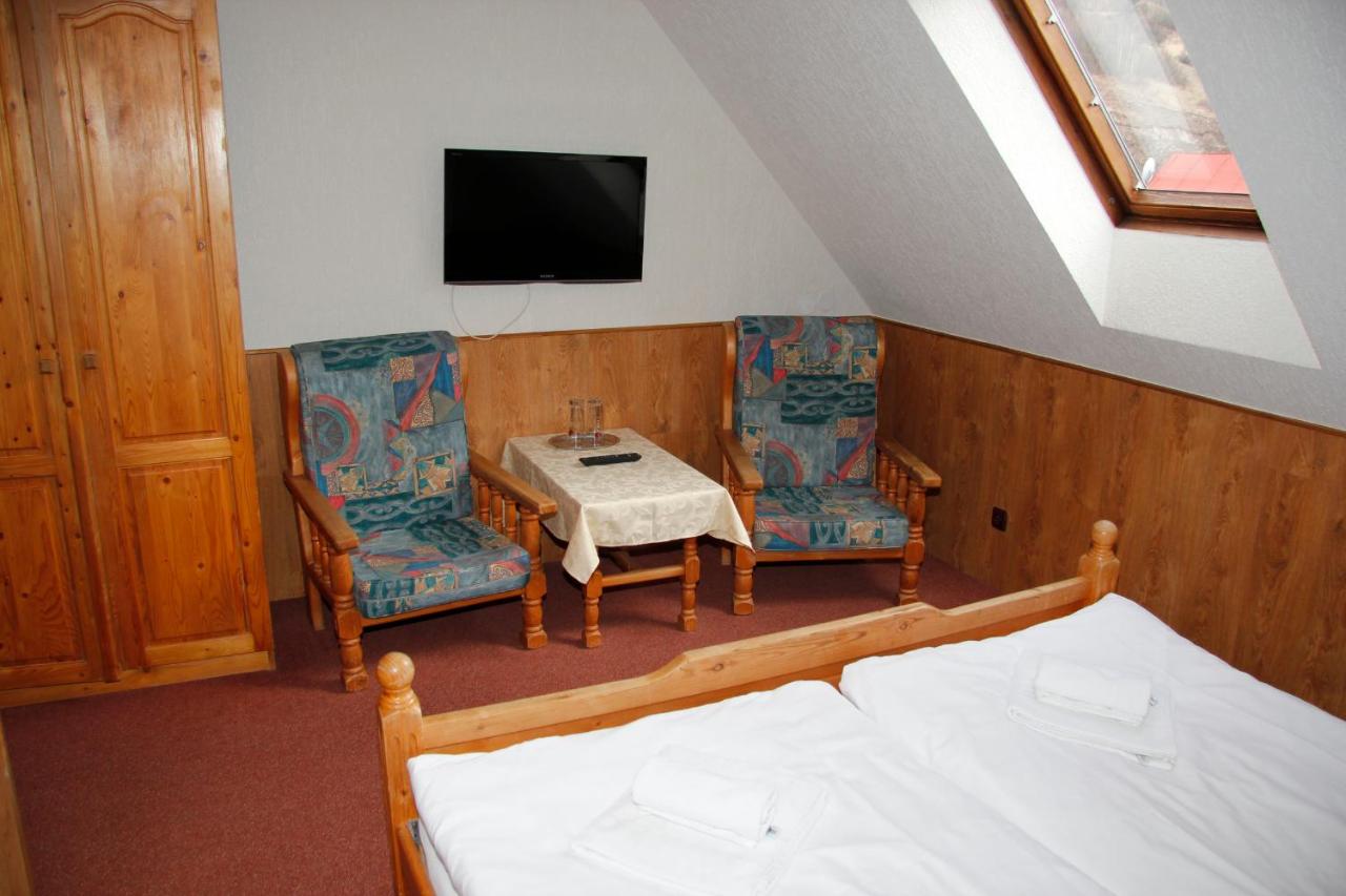 Doppel- oder Zweibettzimmer