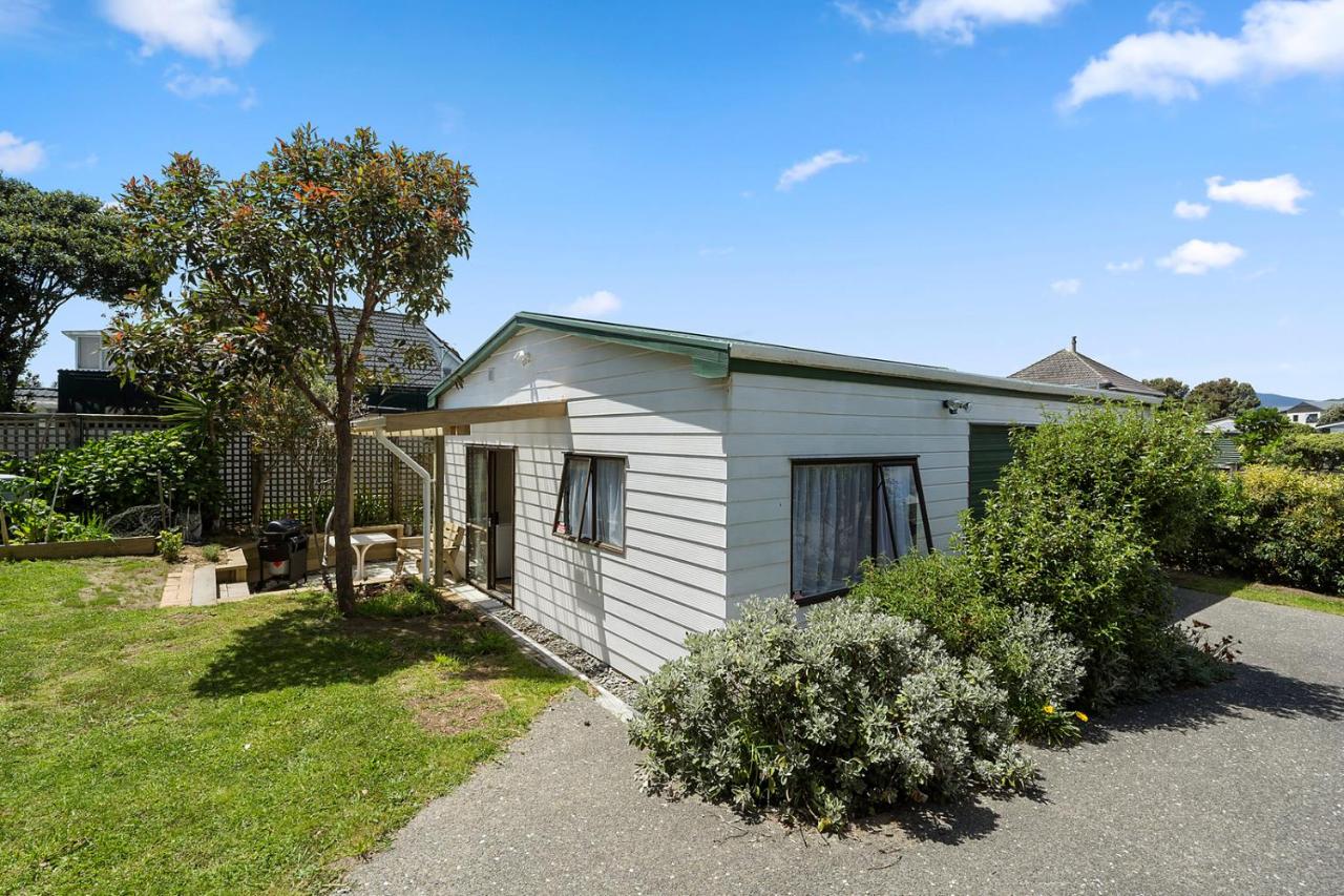 B&B Waikanae - Searenity - Waikanae Beach Holiday Home - Bed and Breakfast Waikanae