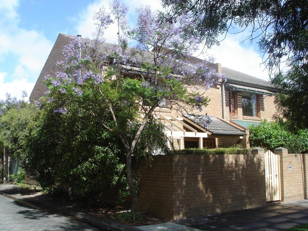William Three-Bedroom Townhouse with Spa Bath (91 Hill Street North Adelaide)