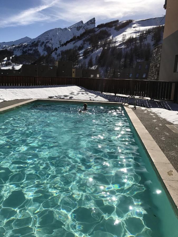 B&B Allos - Appartement d'une chambre avec piscine partagee et balcon a Allos - Bed and Breakfast Allos