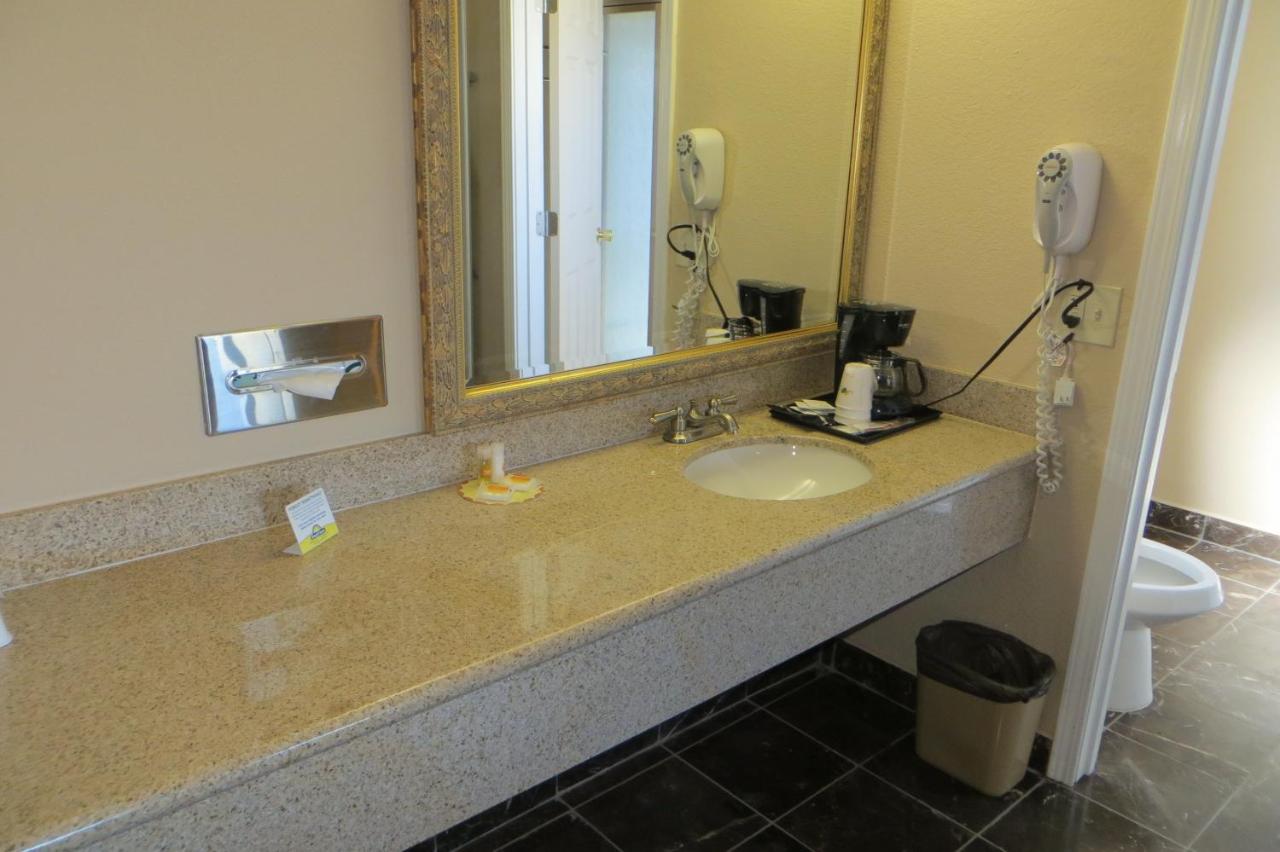 King Room - Non-Smoking