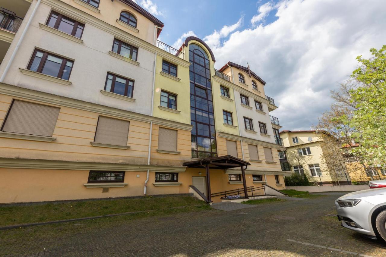 Wyjątkowy Apartament Mewi Śpiew Victus z Parkingiem by Noclegi Renters - Chambres d'hôtes Sopot