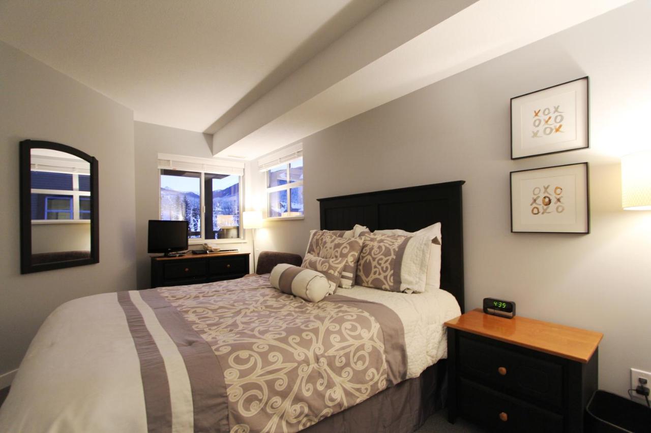 Deluxe One-Bedroom Suite