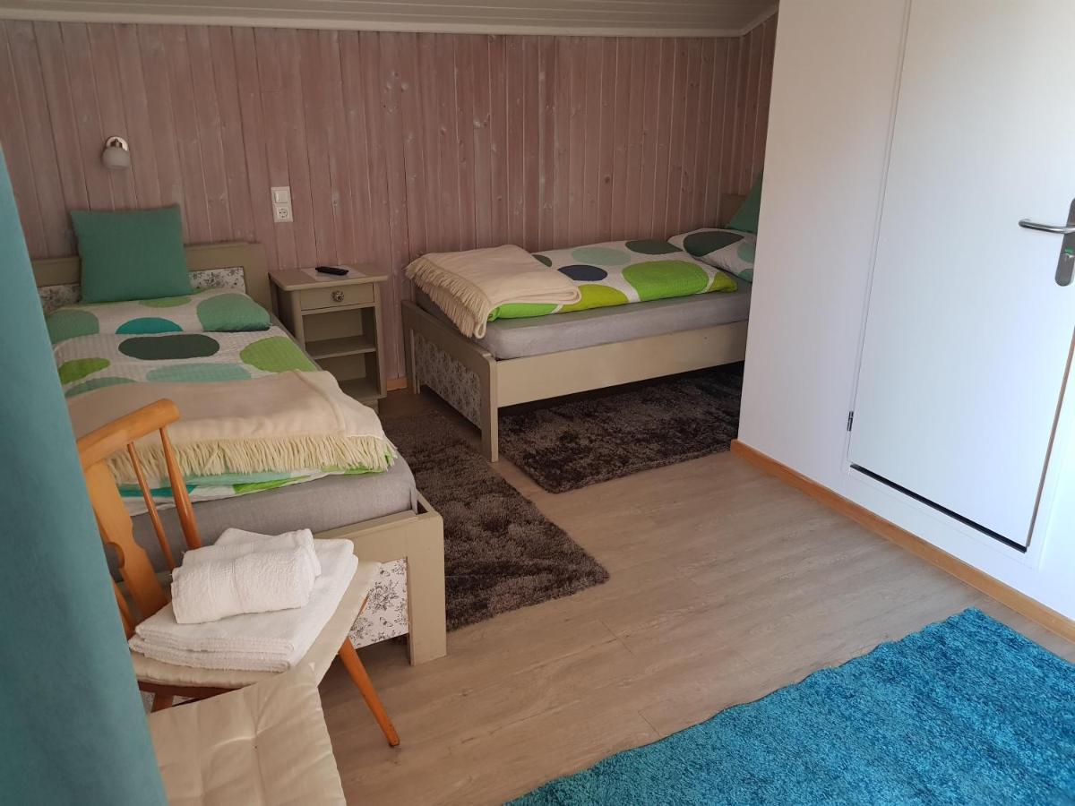 Zweibettzimmer mit Balkon