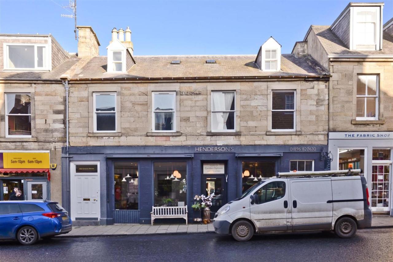 The Tweed in the centre of Melrose - B&B