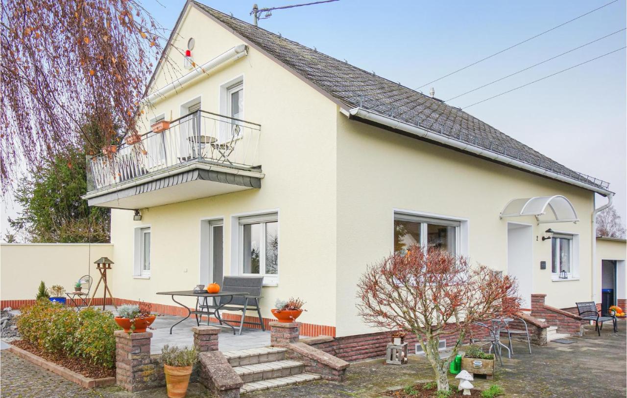 B&B Müllenbach - Awesome Home In Mllenbach With Kitchen - Bed and Breakfast Müllenbach