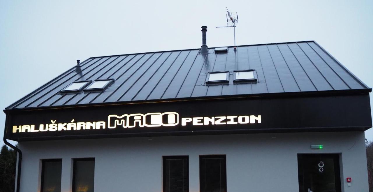 Penzion Maco Buchlovice - Bed and Breakfast