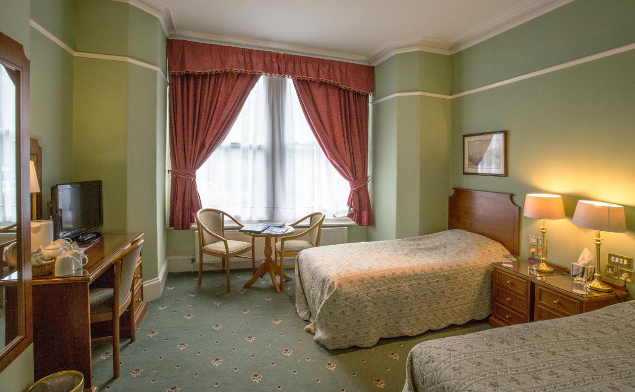 Twin Room with Bathroom