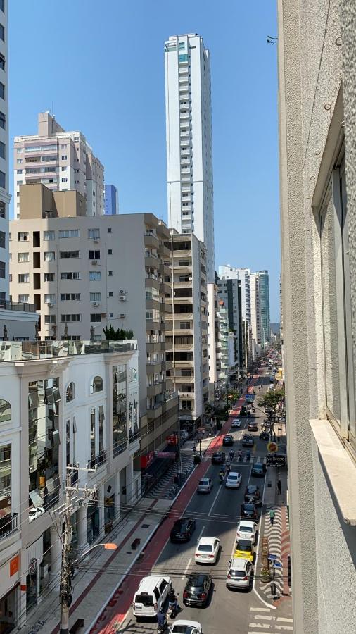 Ótimo Apto 2 quartos, Av. Brasil, de frente, quadra mar. - B&B