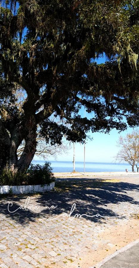 Linda casa para temporada em FRENTE A PRAIA em São Lourenço do Sul - B&B São Lourenço do Sul