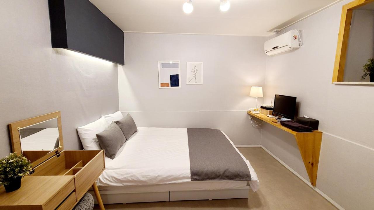 Studio (2 Adults)