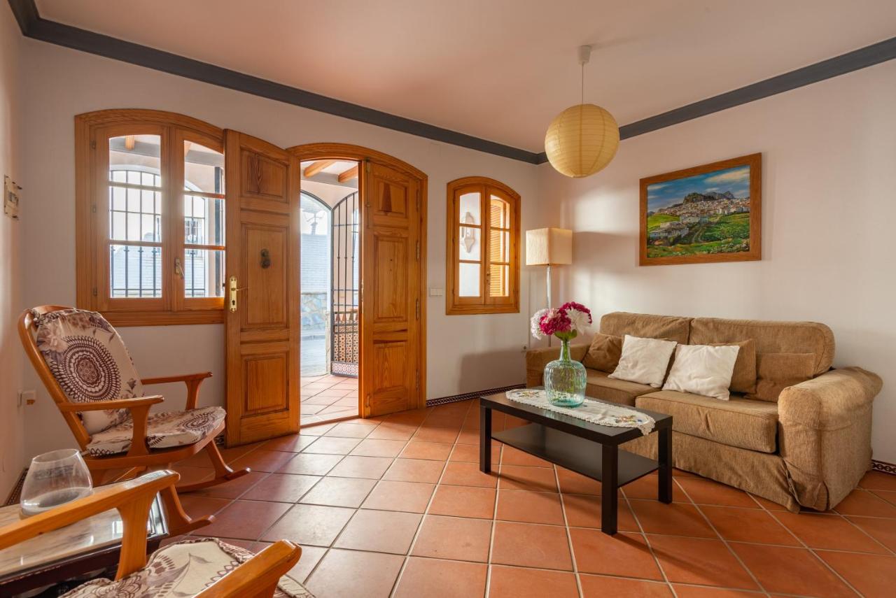 Comfortable house in Ardales with fireplace - Chambres d’hôtes