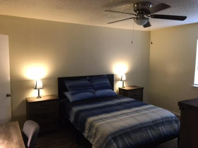 B&B Lawton - Simple 1-bedroom unit upstairs close to Fort Sill! - Bed and Breakfast Lawton