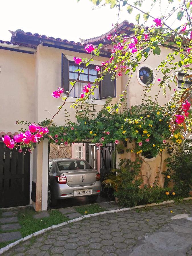 Casa a 500m da Rua das Pedras em lindo condomínio com portaria 24h - B&B