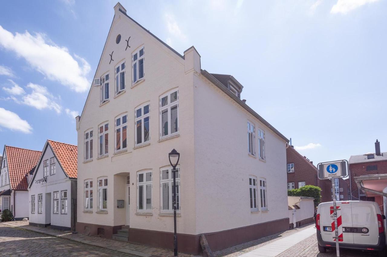 B&B Husum - Apartmenthaus Theodor Storm - Unter Sternen - Bed and Breakfast Husum