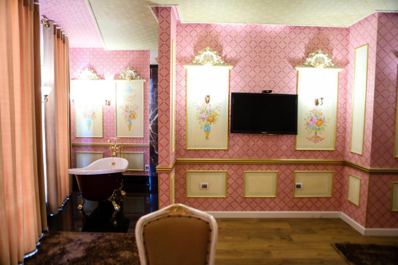 Deluxe Queen Suite