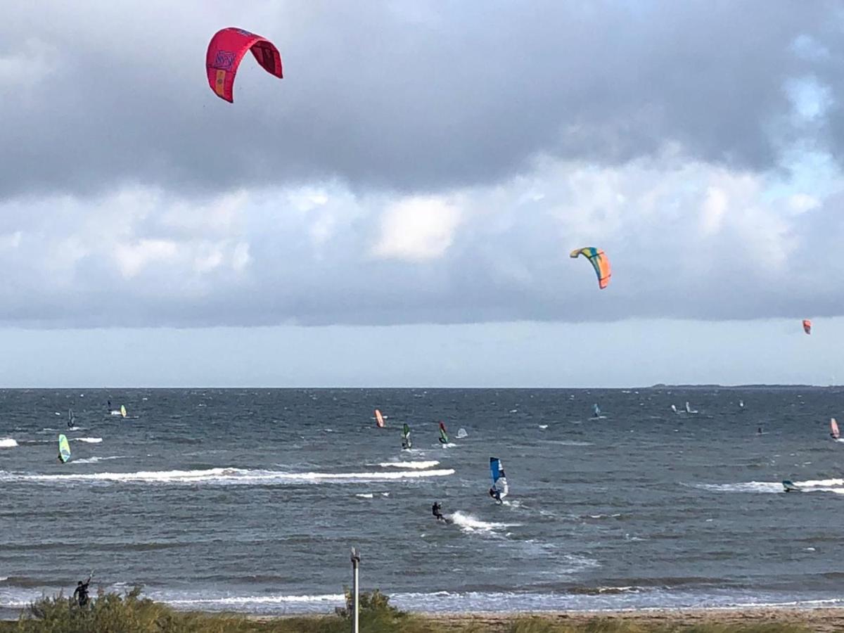 Direkt am Strand mit Meerblick inclusive Strandkorb in der Saison - B&B Heiligenhafen
