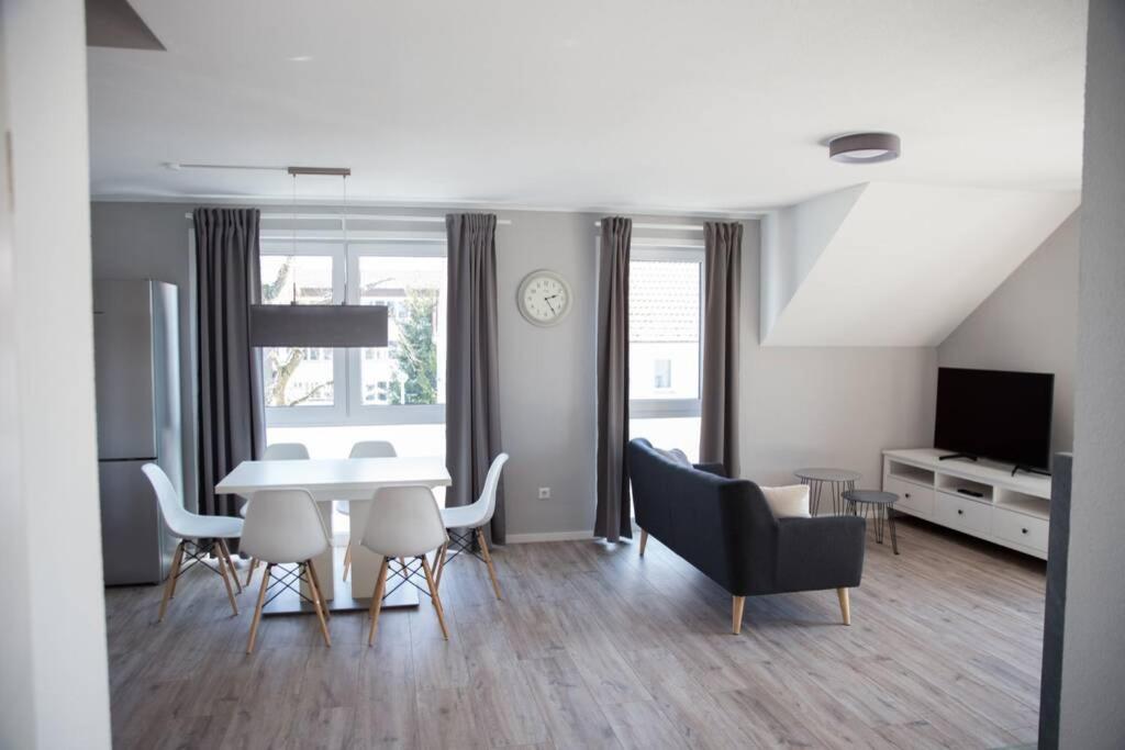 moderne Neubau-Wohnung mit Kamin und 35qm Dachterrasse - B&B