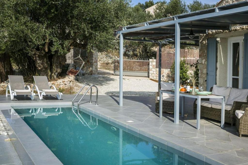 Aelia Cottage - Bed and Breakfast Mánganos