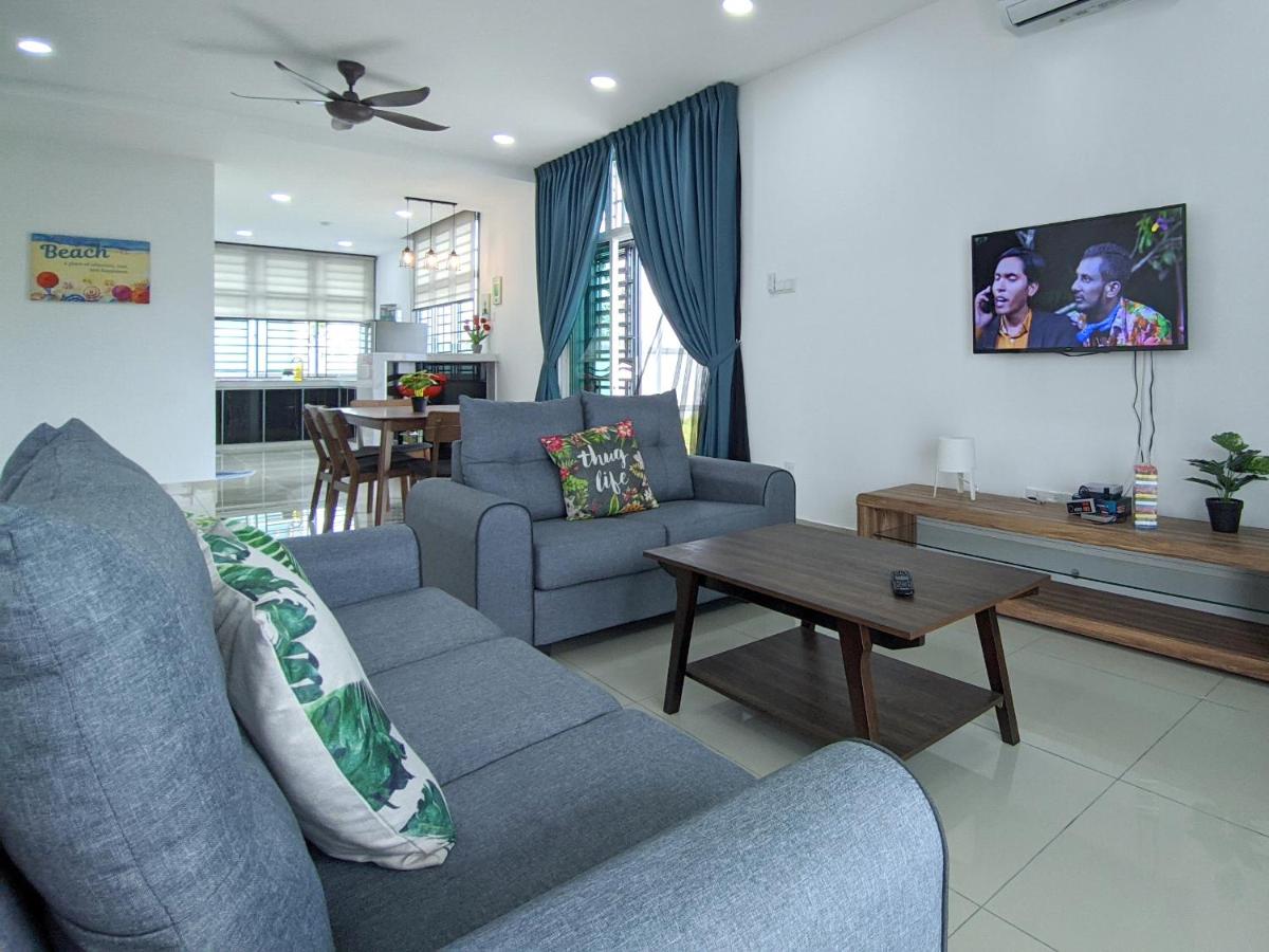 B&B Bandar Penawar - Desaru Comfy Home with Netflix Near Beach, Waterpark & BBQ - Bed and Breakfast Bandar Penawar