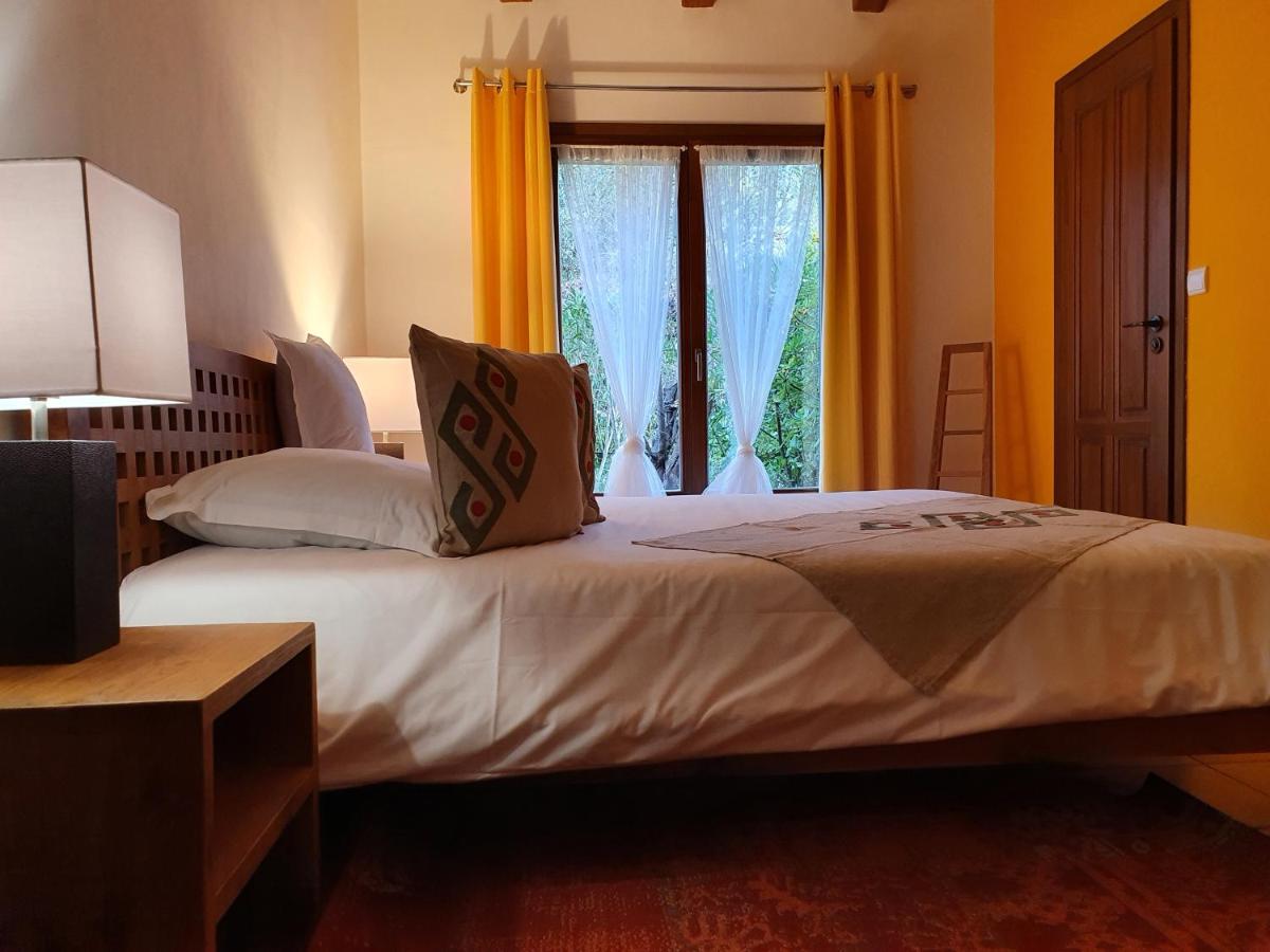 Three-Bedroom Villa with 2 Bath Rooms - Garden Side