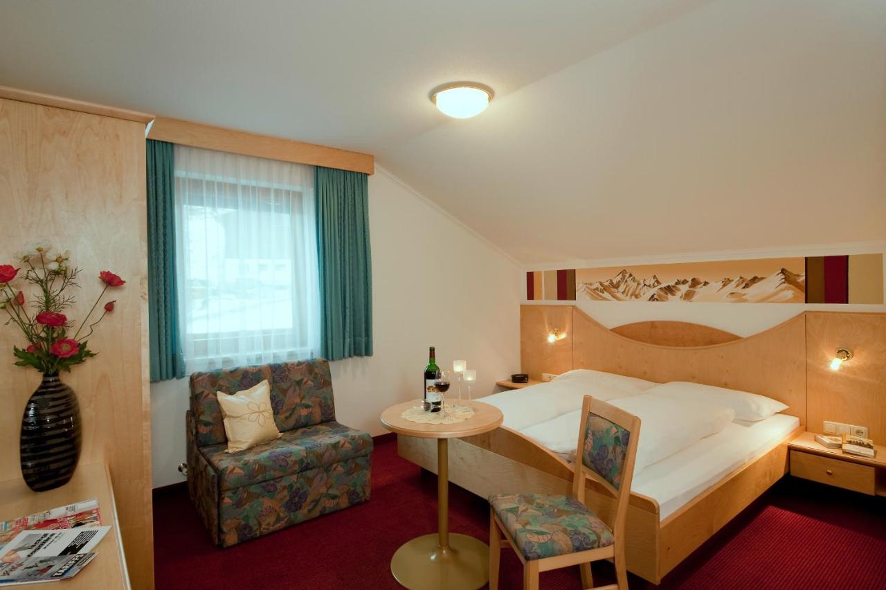 Comfort Two-Bedroom Apartment with Balcony
