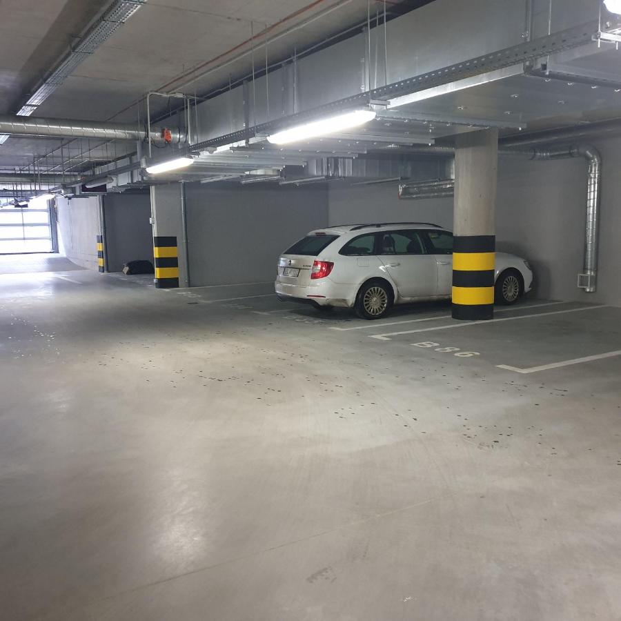 Q Apart Gold- 3 pokojowy klimatyzowany apartament przy Manufakturze z garażem Gratis, FV - Chambres d'hôtes Łódź