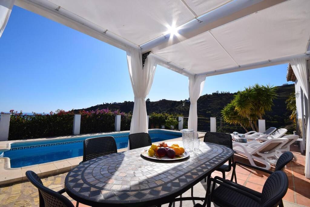 El Quinto Pino, Frigiliana Luxury Country villa with pool and parking HansOnHoliday Rentals - B&B