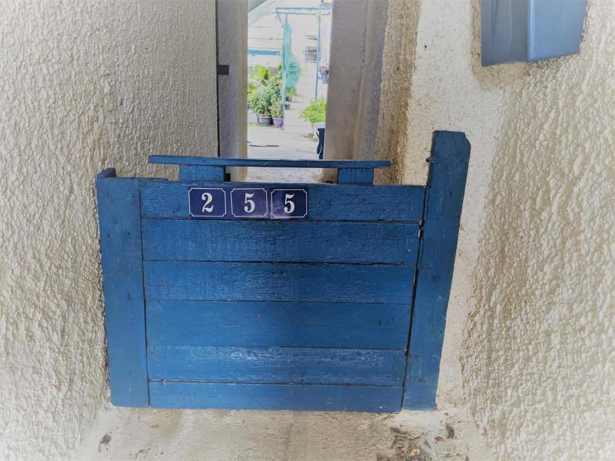 2-Bedroom Blue & White House with Garden and Beach - B&B Plataniás