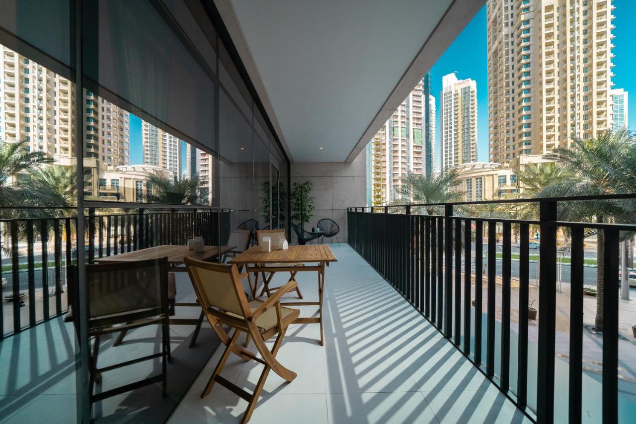HiGuests - Chic Apt with Balcony and Pool near Burj Khalifa - B&B Dubai