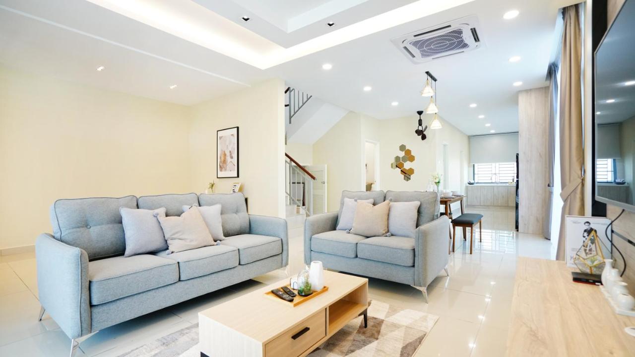 Desaru Exclusive Elegant theme by Joyfully 2M8 - B&B Bandar Penawar